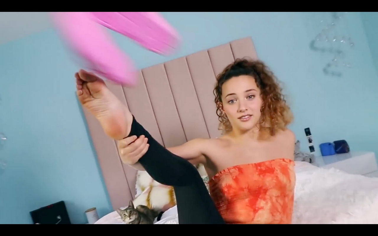 Sofie Dossi Feet